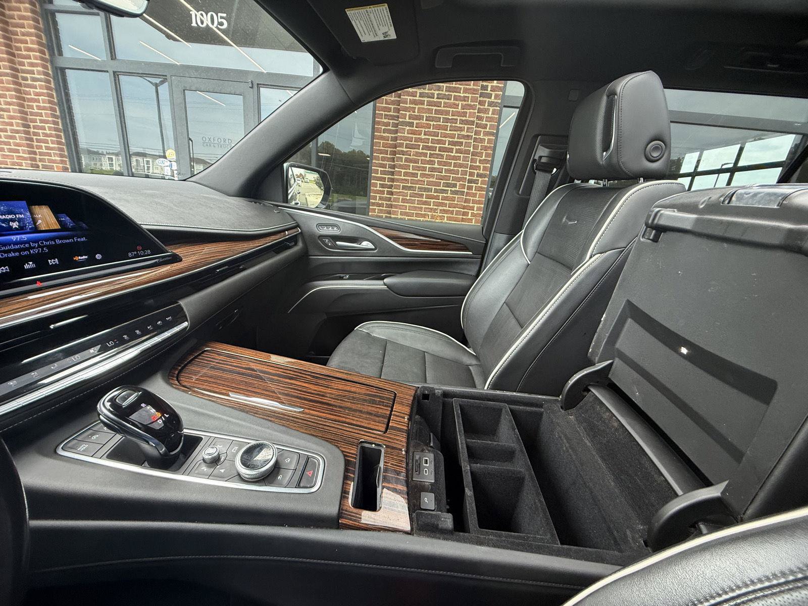 Used 2022 Cadillac Escalade ESV Premium Luxury w/ Performance Package AWD/4WD image 8