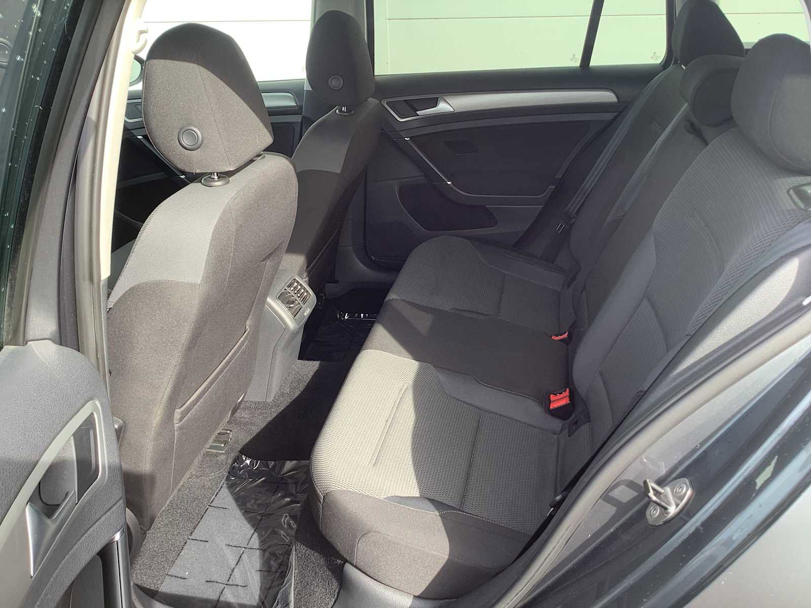 Used 2016 Volkswagen Golf S image 12