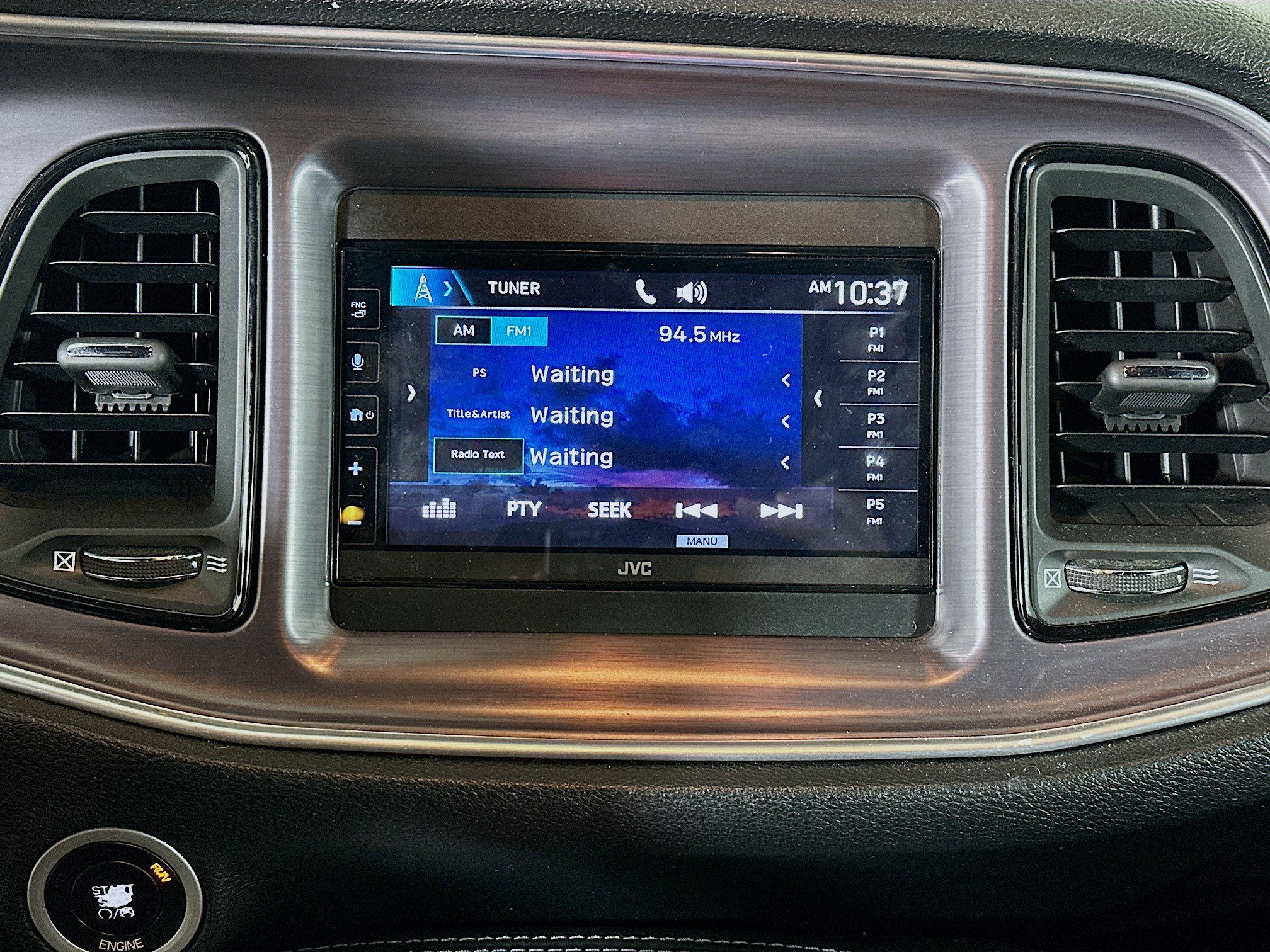 Used 2015 Dodge Challenger SXT image 19