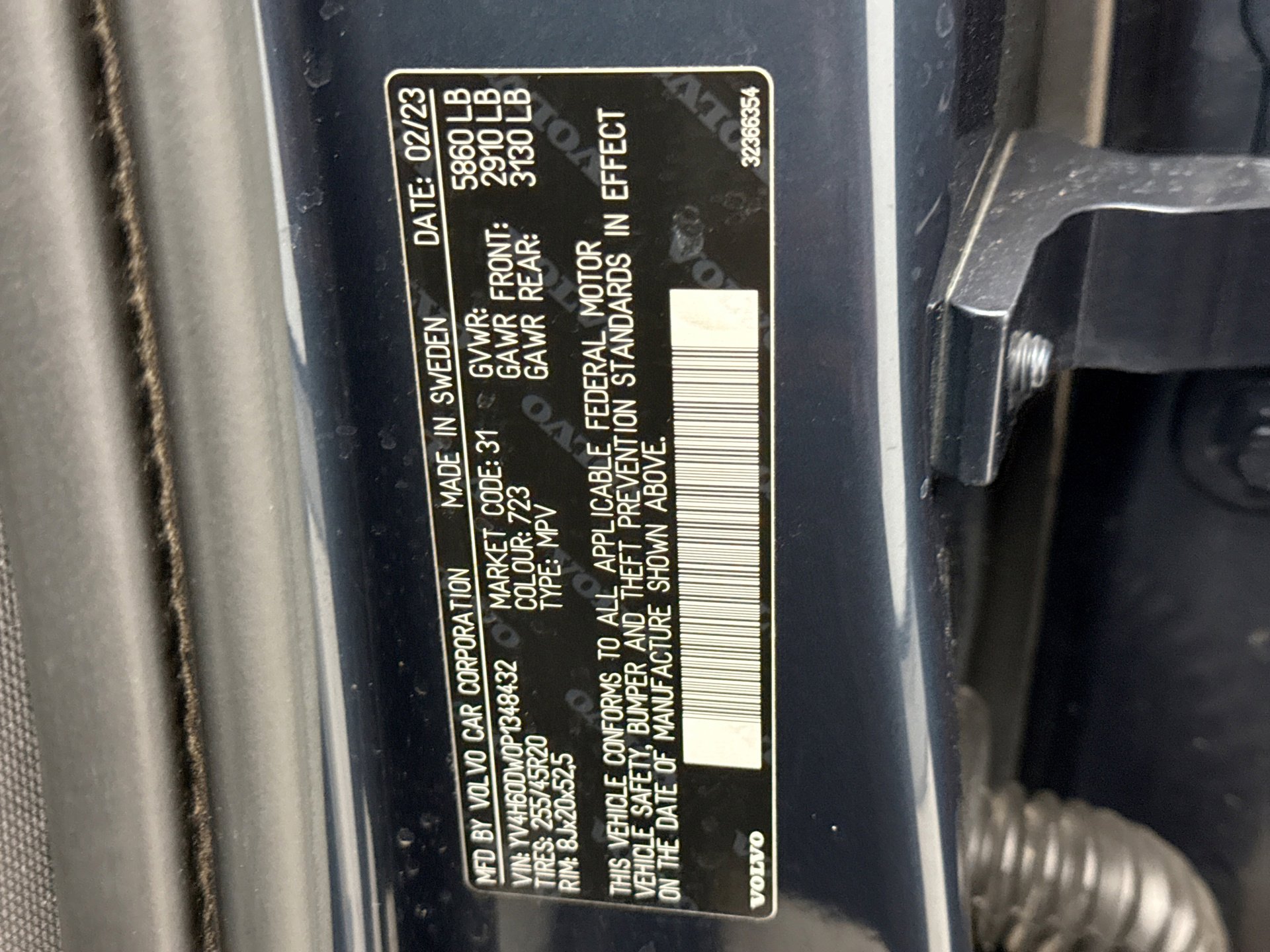 Used 2023 Volvo XC60 T8 Plus w/ Climate Package image 25