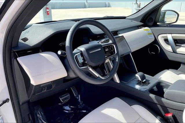 New 2026 Land Rover Discovery Sport Landmark image 7