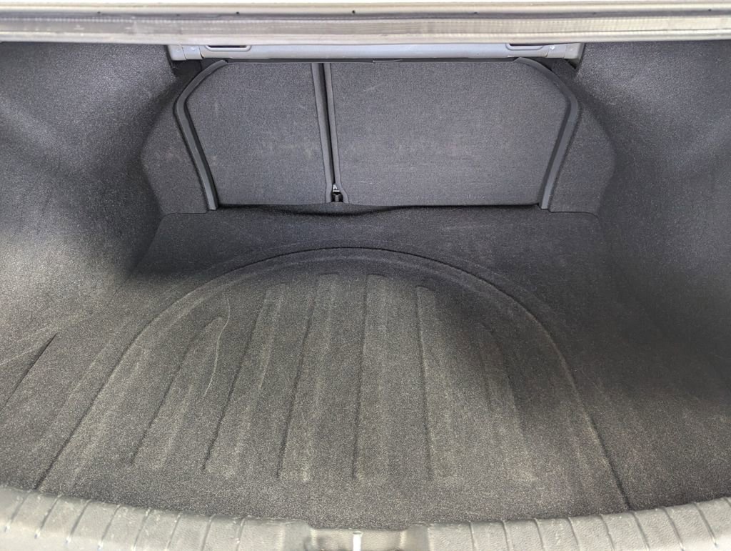 Used 2017 Hyundai Elantra SE image 28