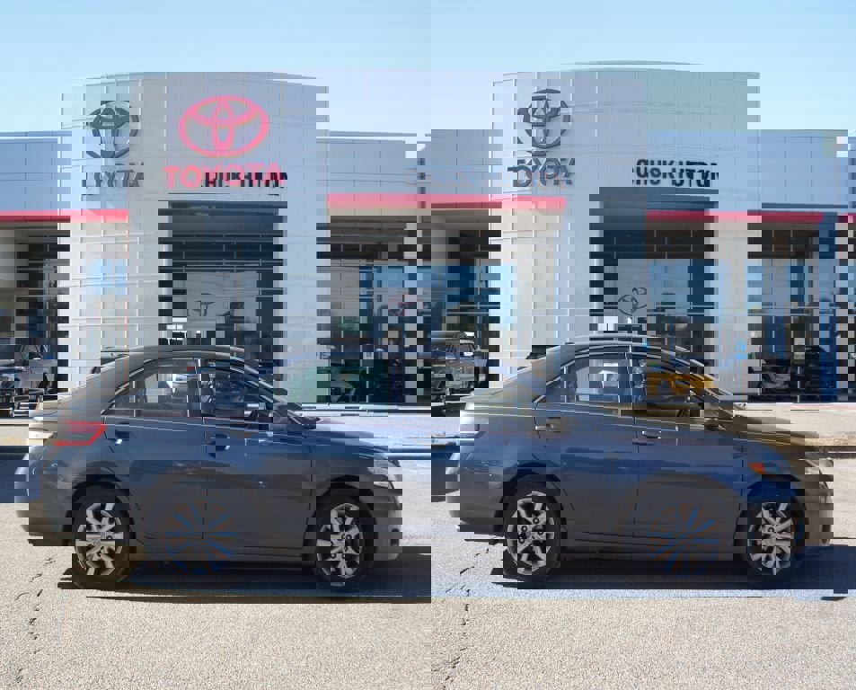 Used 2011 Toyota Camry XLE image 1