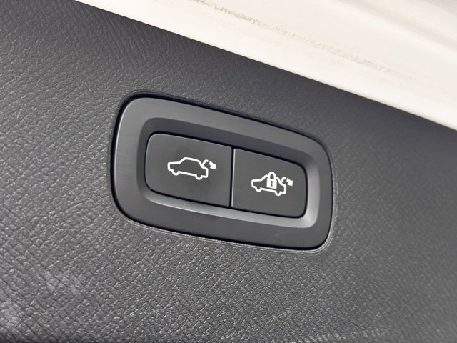 Used 2021 Volvo XC90 T6 Momentum image 26