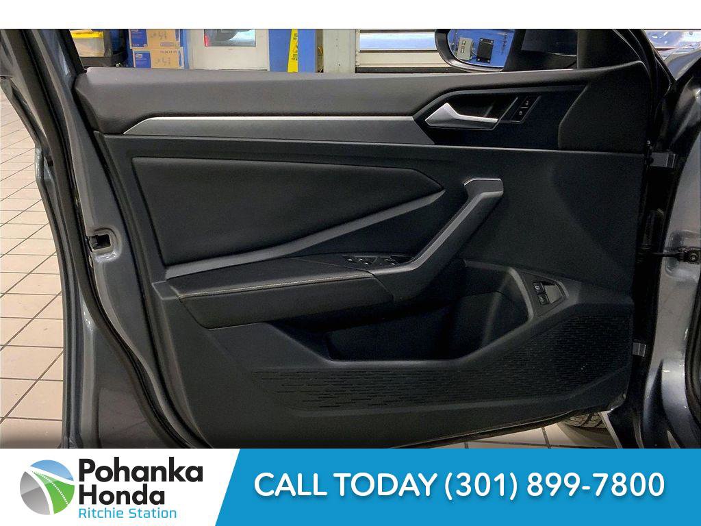 Used 2023 Volkswagen Jetta SE image 25