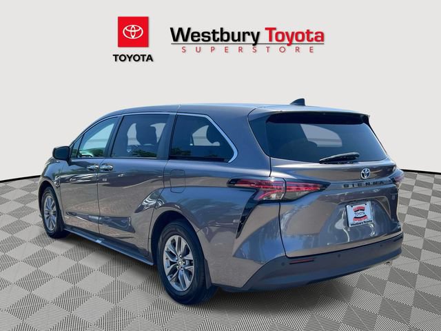 Certified 2021 Toyota Sienna XLE FWD image 12