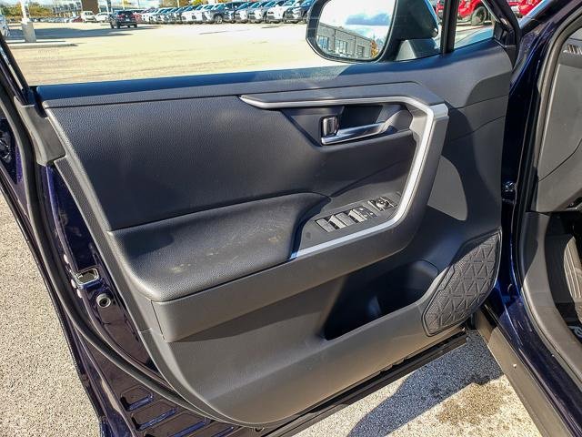 New 2025 Toyota RAV4 SE image 9