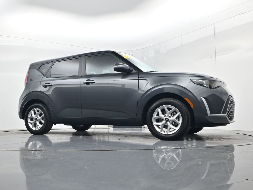 Certified 2024 Kia Soul LX w/ Option Group 015 FWD image 31