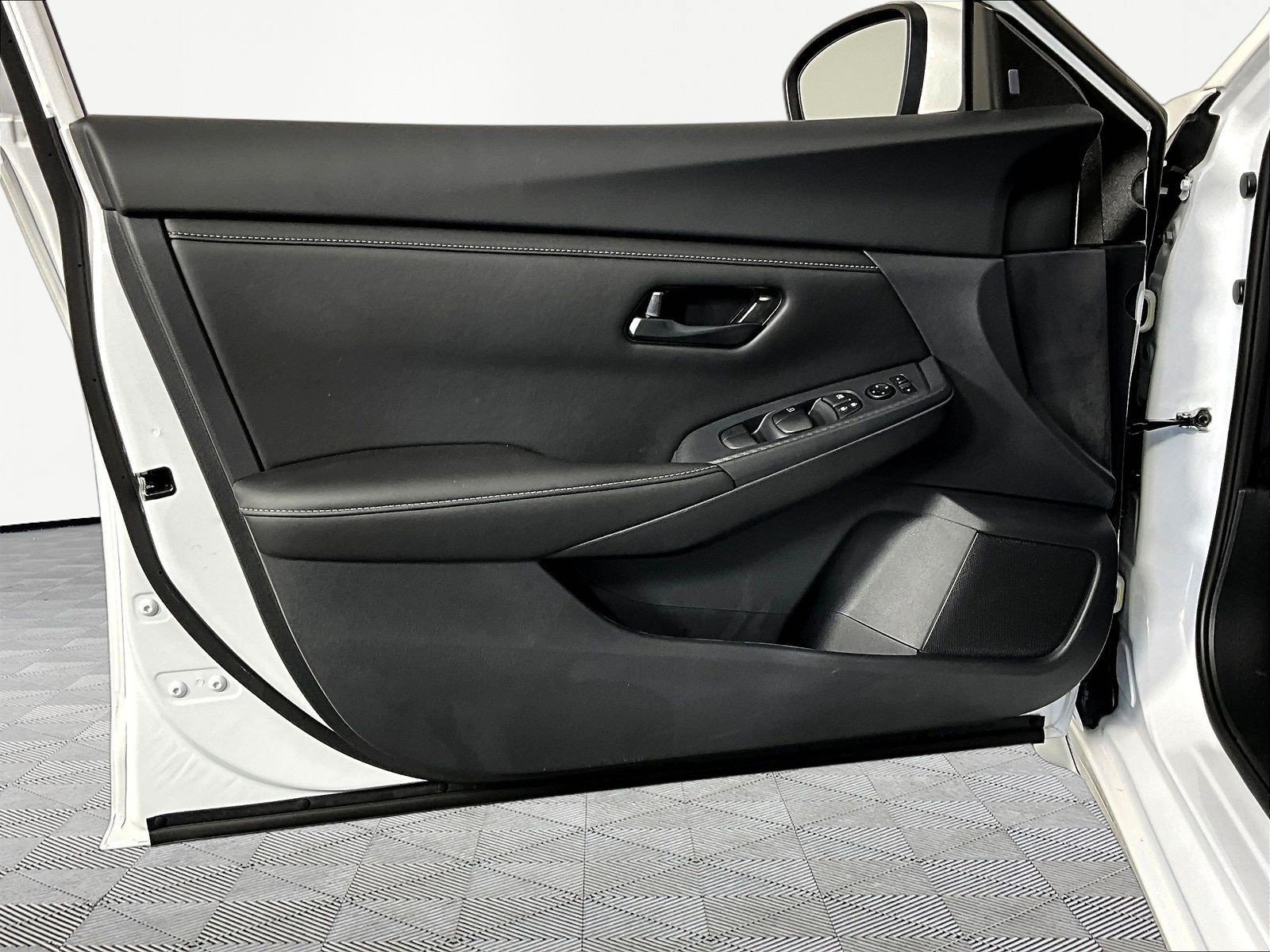 Certified 2025 Nissan Sentra S FWD image 18