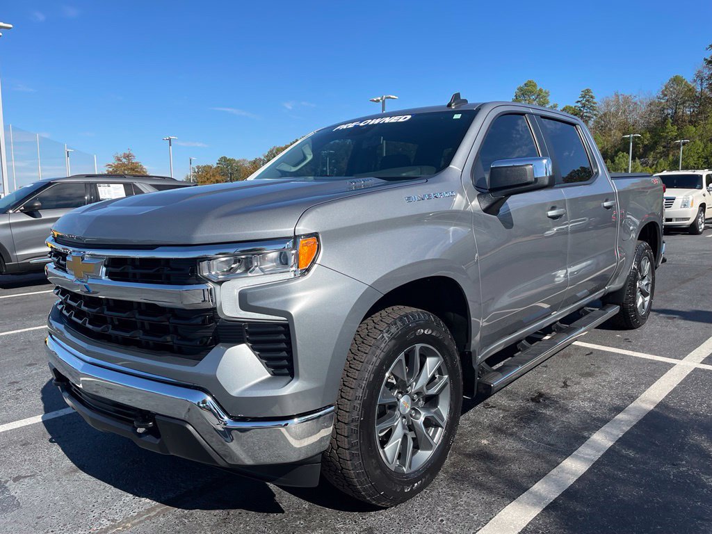 Used 2025 Chevrolet Silverado 1500 LT AWD/4WD image 3