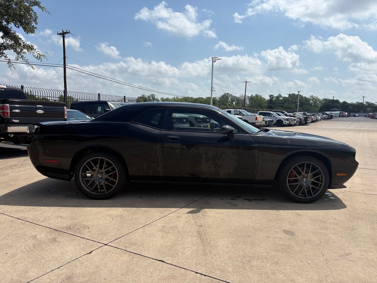 Used 2010 Dodge Challenger R/T RWD image 2