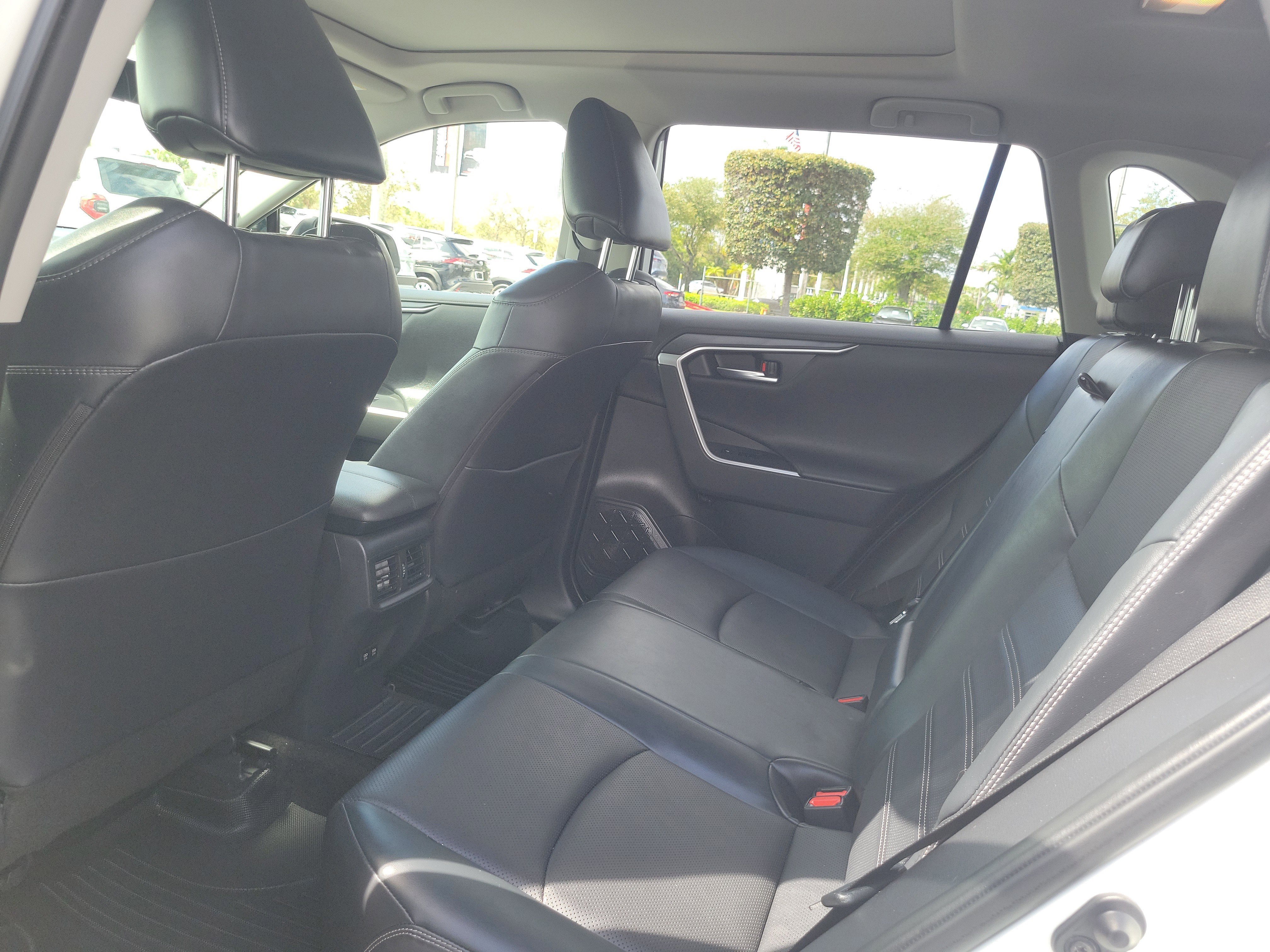 Used 2021 Toyota RAV4 Limited image 18