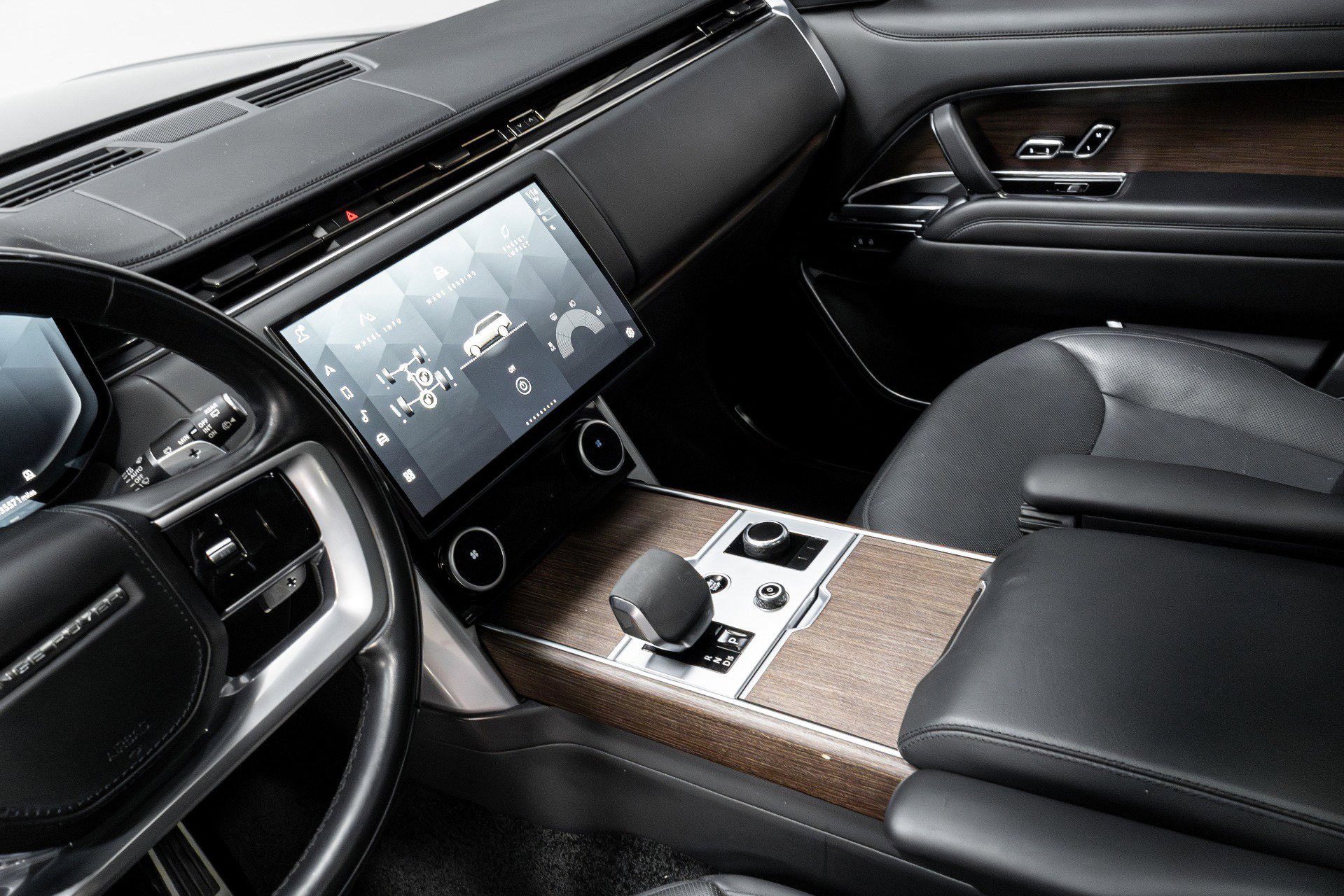 Used 2023 Land Rover Range Rover Long Wheelbase SE image 60