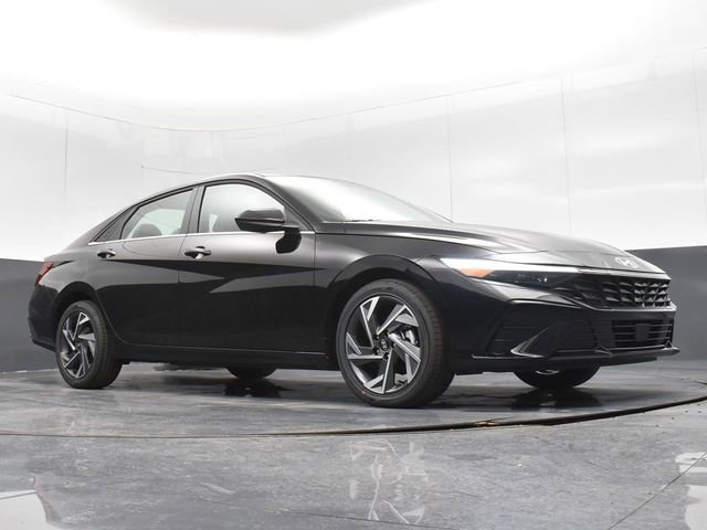 Used 2025 Hyundai Elantra SEL FWD image 40