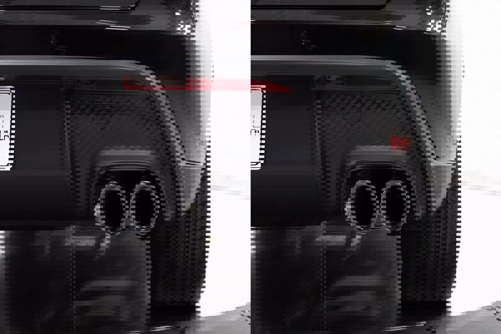 Certified 2025 Porsche Macan Turbo image 37