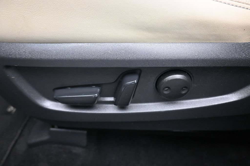 Used 2019 INFINITI QX50 Luxe w/ Navigation Package FWD image 12