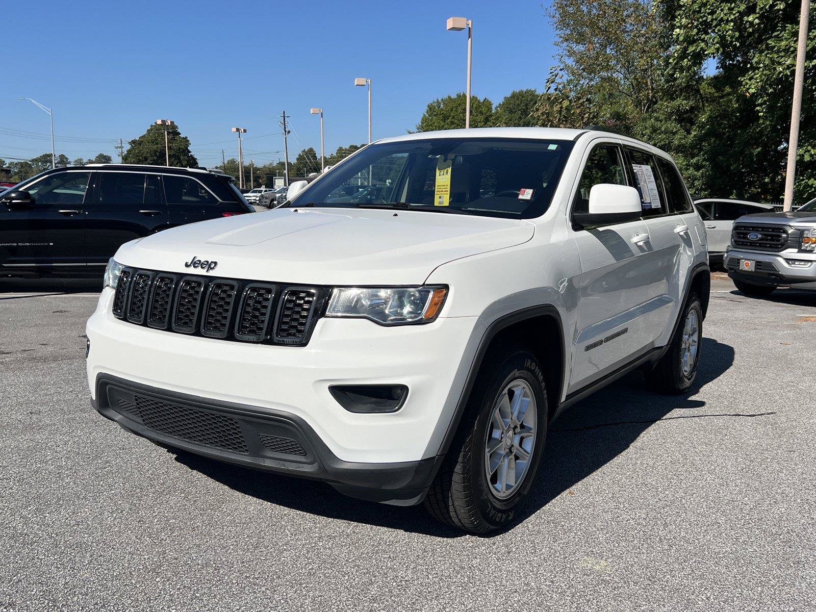 Used 2020 Jeep Grand Cherokee Laredo RWD image 2