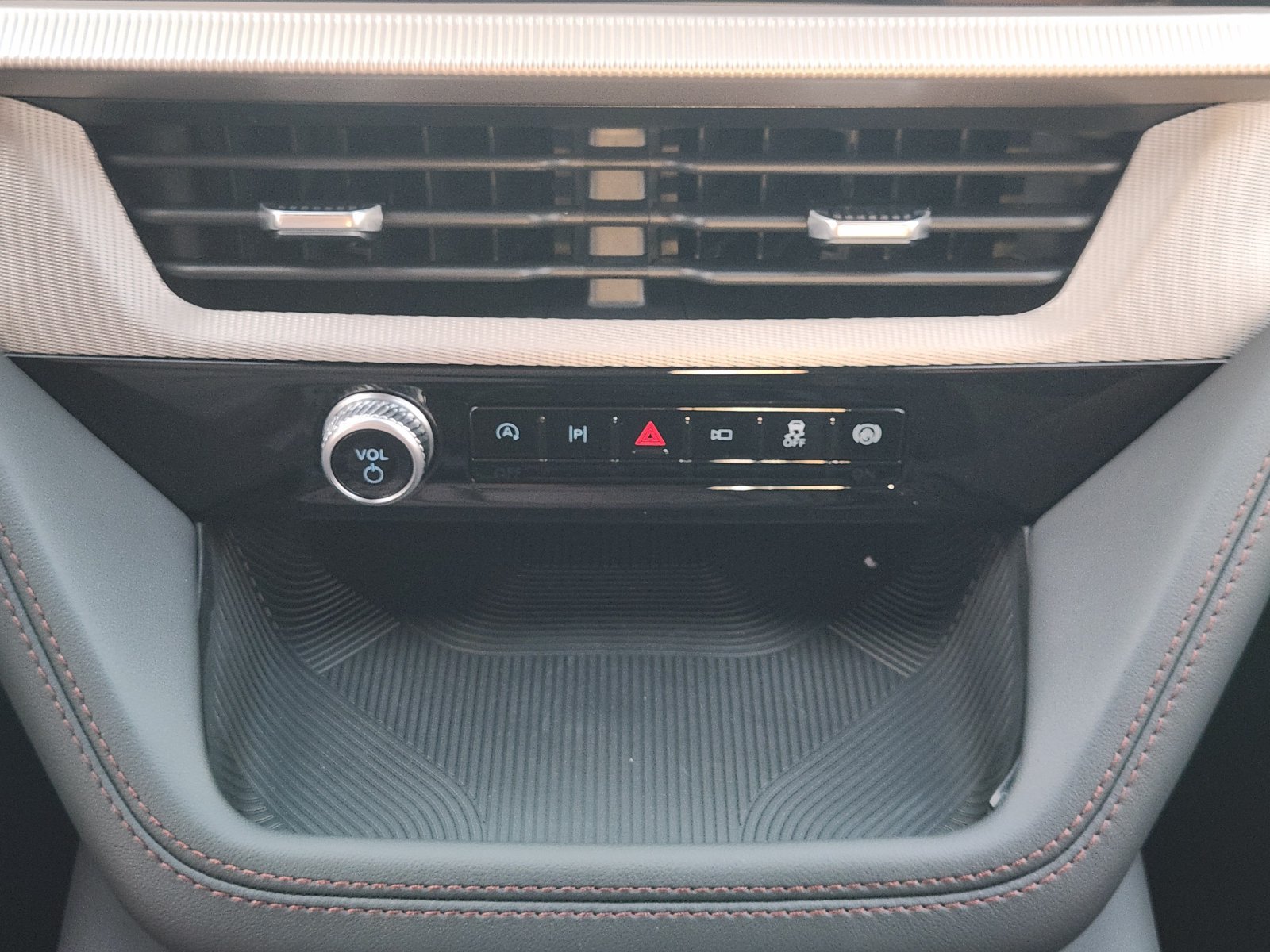 New 2027 Ford Explorer Active w/ Active Comfort Package RWD image 18