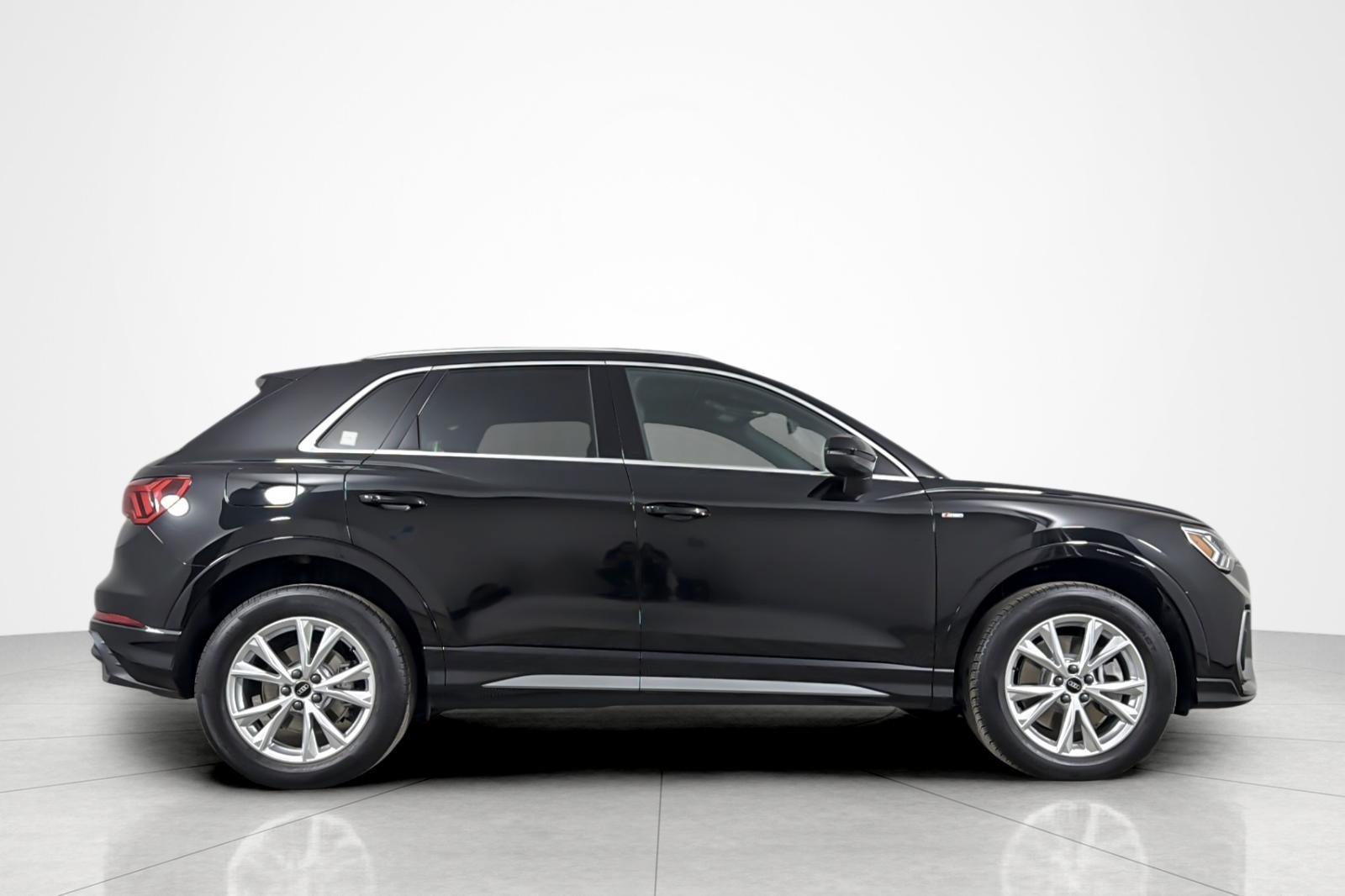 Used 2025 Audi Q3 2.0T Premium Plus w/ Premium Plus Package AWD/4WD image 6