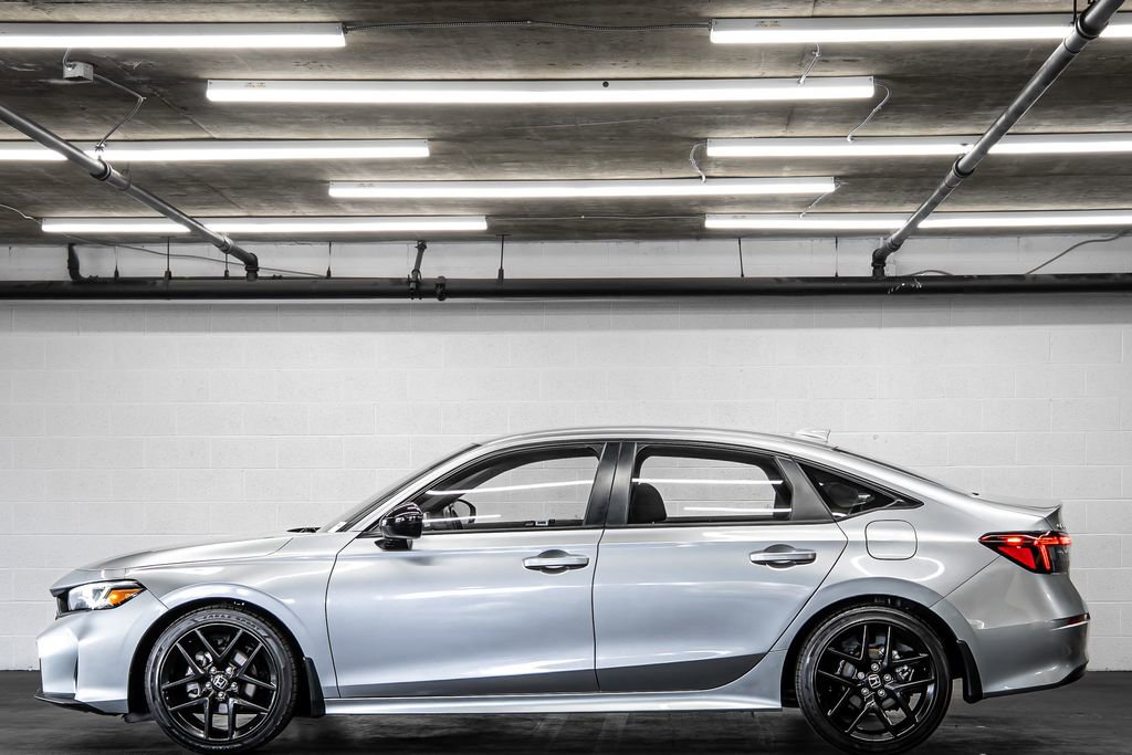 Used 2025 Honda Civic Sport image 2