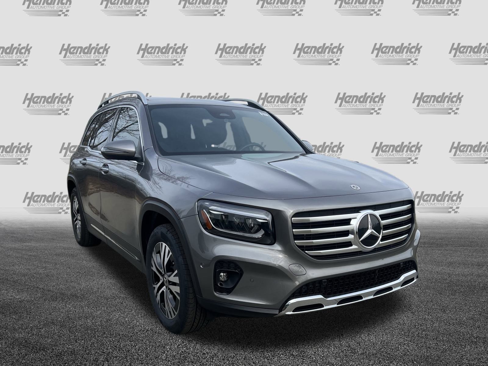 Used 2024 Mercedes-Benz GLB 250 4MATIC image 2