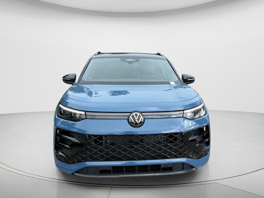 New 2026 Volkswagen Tiguan SE R-Line FWD image 2