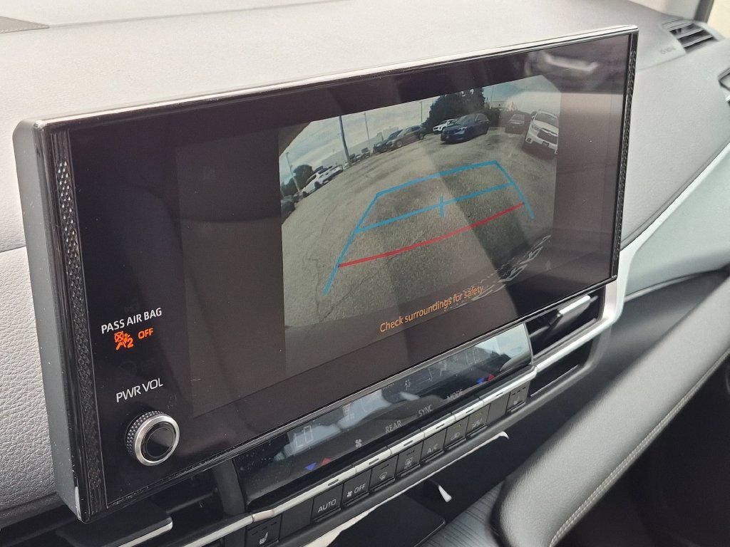 Used 2026 Toyota Sienna XLE FWD image 5