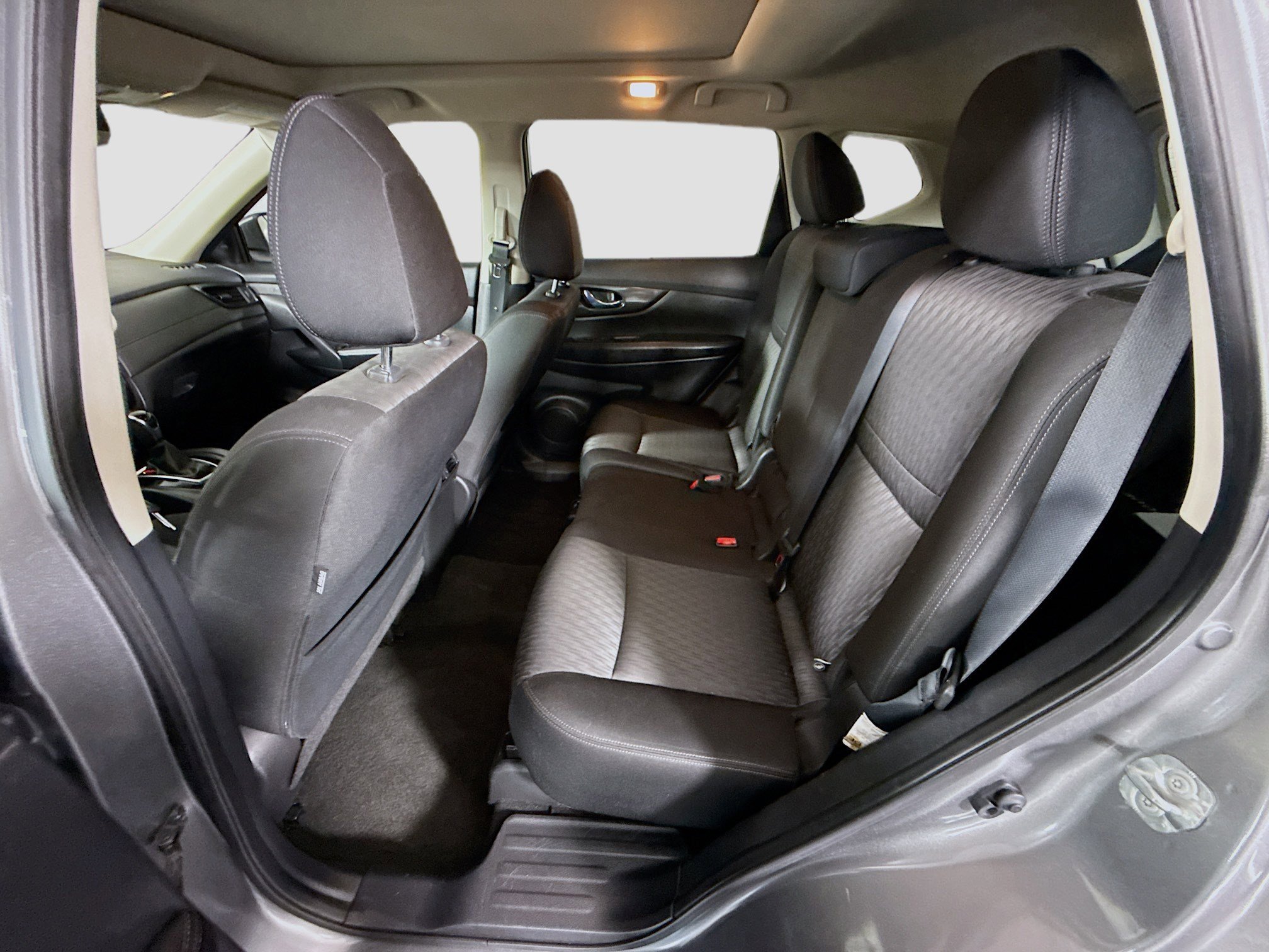 Used 2018 Nissan Rogue SV w/ Sun & Sound Touring Package image 25