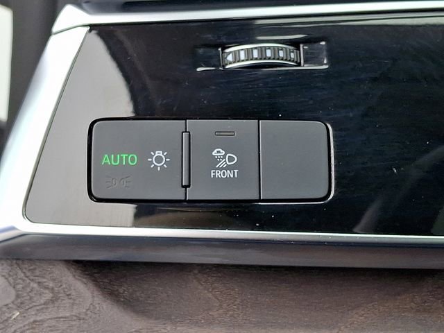 Used 2019 Audi Q8 Premium Plus w/ Premium Plus image 26