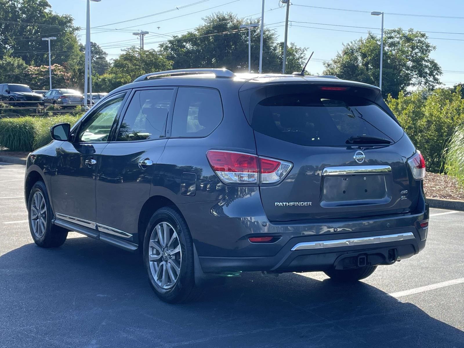 Used 2014 Nissan Pathfinder SL w/ Trailer Tow Package AWD/4WD image 4