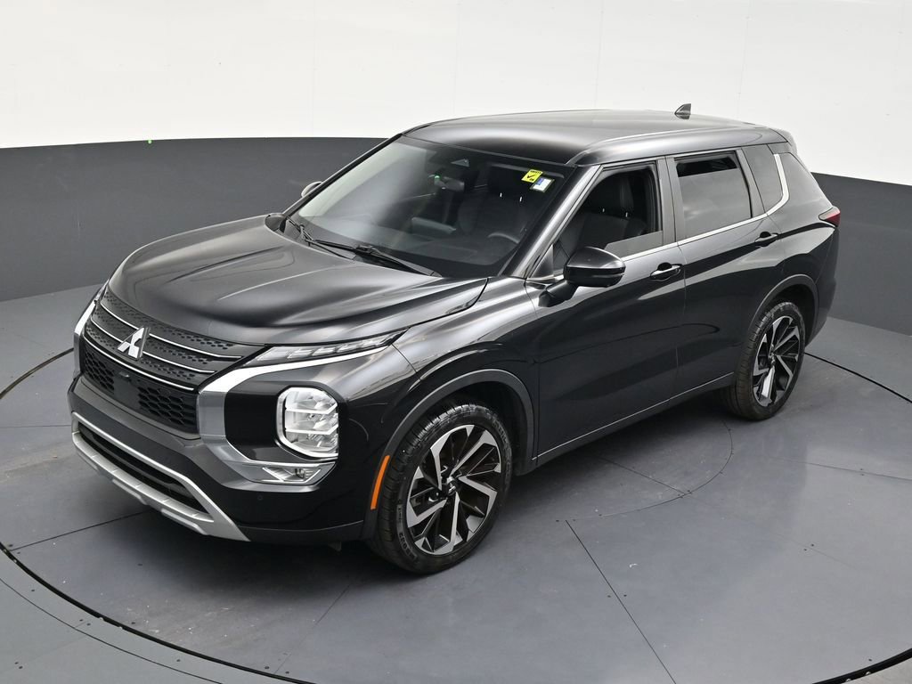 Used 2022 Mitsubishi Outlander SE image 13