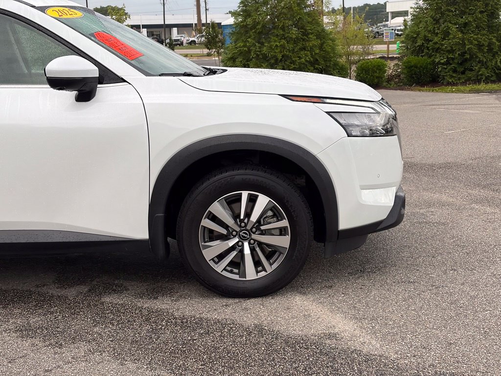 Certified 2025 Nissan Pathfinder SL AWD/4WD image 8