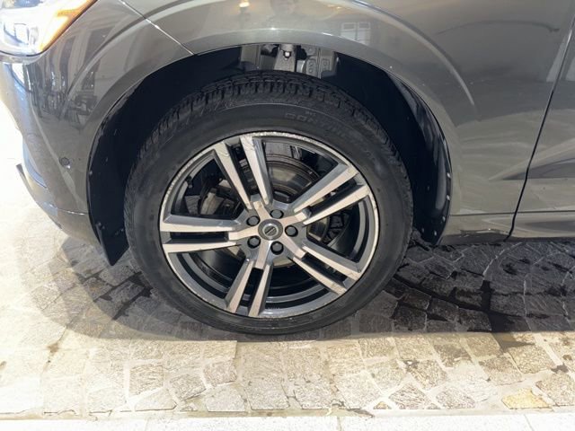 Used 2018 Volvo XC60 T5 Momentum w/ Vision Package image 33