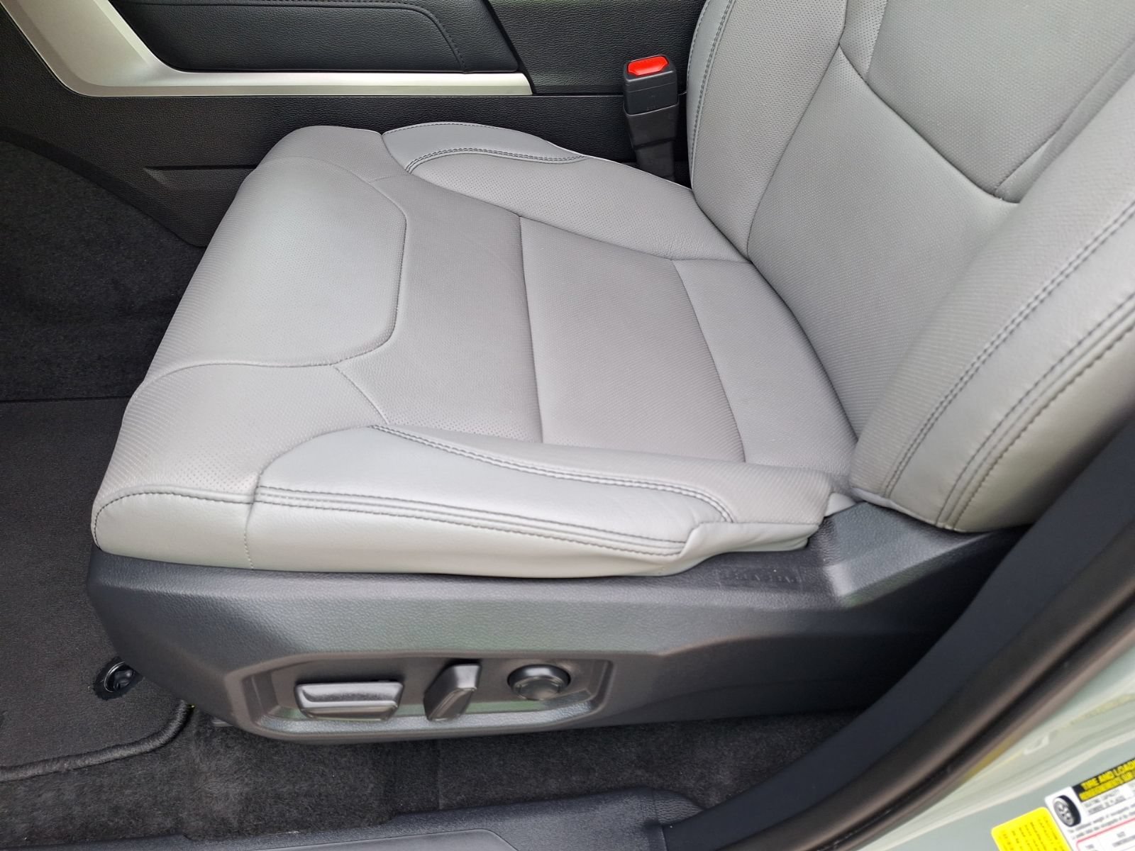 Used 2026 Toyota Tundra Limited AWD/4WD image 17