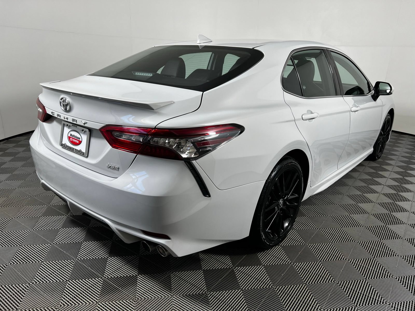 Used 2024 Toyota Camry XSE FWD image 5
