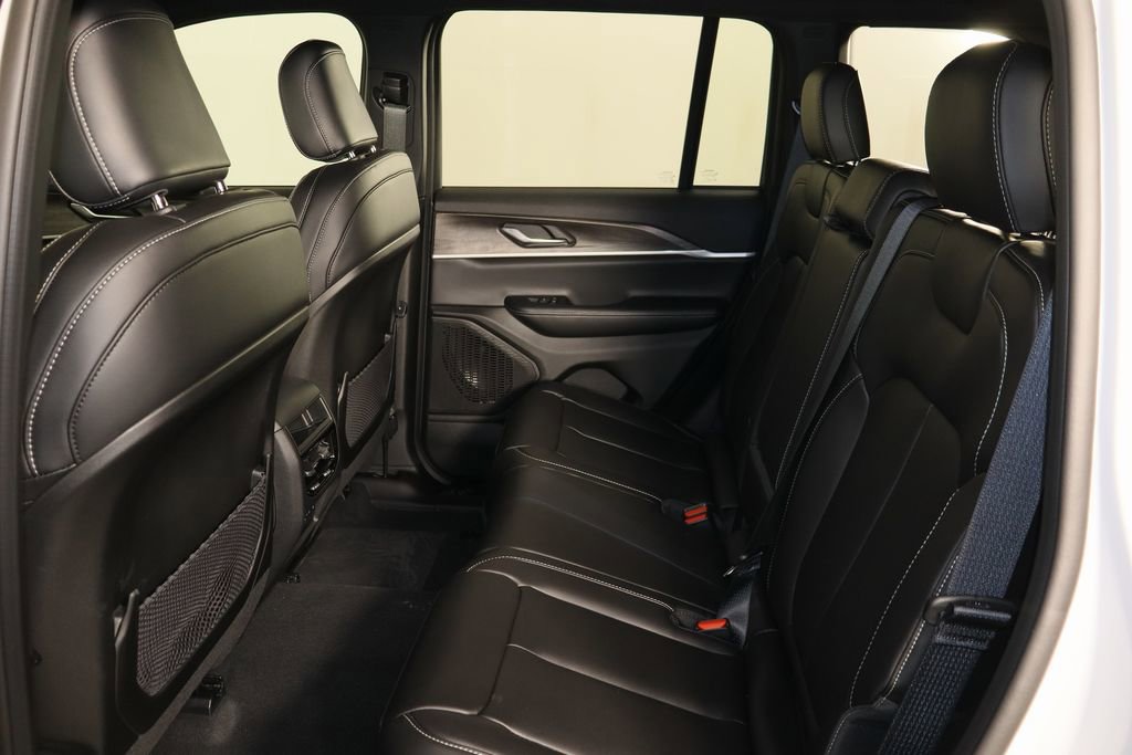 New 2025 Jeep Grand Cherokee Limited w/ Black Appearance Package image 17