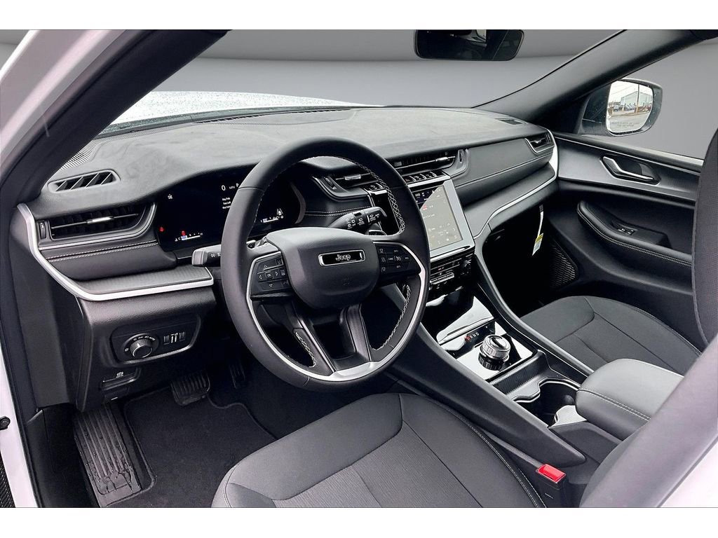 Used 2025 Jeep Grand Cherokee L Laredo w/ Luxury Tech Group I image 15