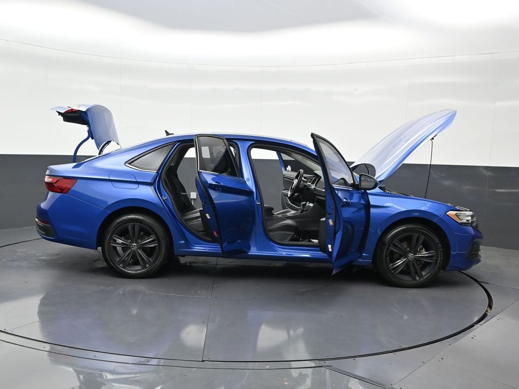 Used 2022 Volkswagen Jetta SE FWD image 33