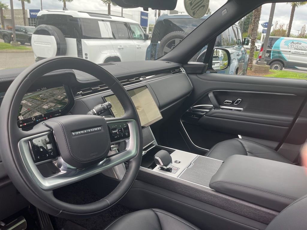 Certified 2025 Land Rover Range Rover SE AWD/4WD image 12