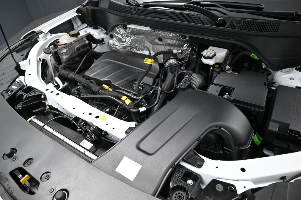 Used 2025 Chevrolet Trax LT FWD image 13