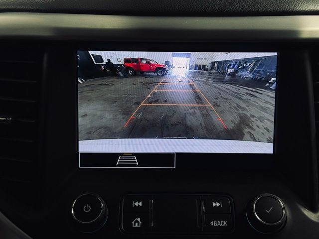 Used 2023 GMC Acadia SLE w/ Driver Convenience Package image 38