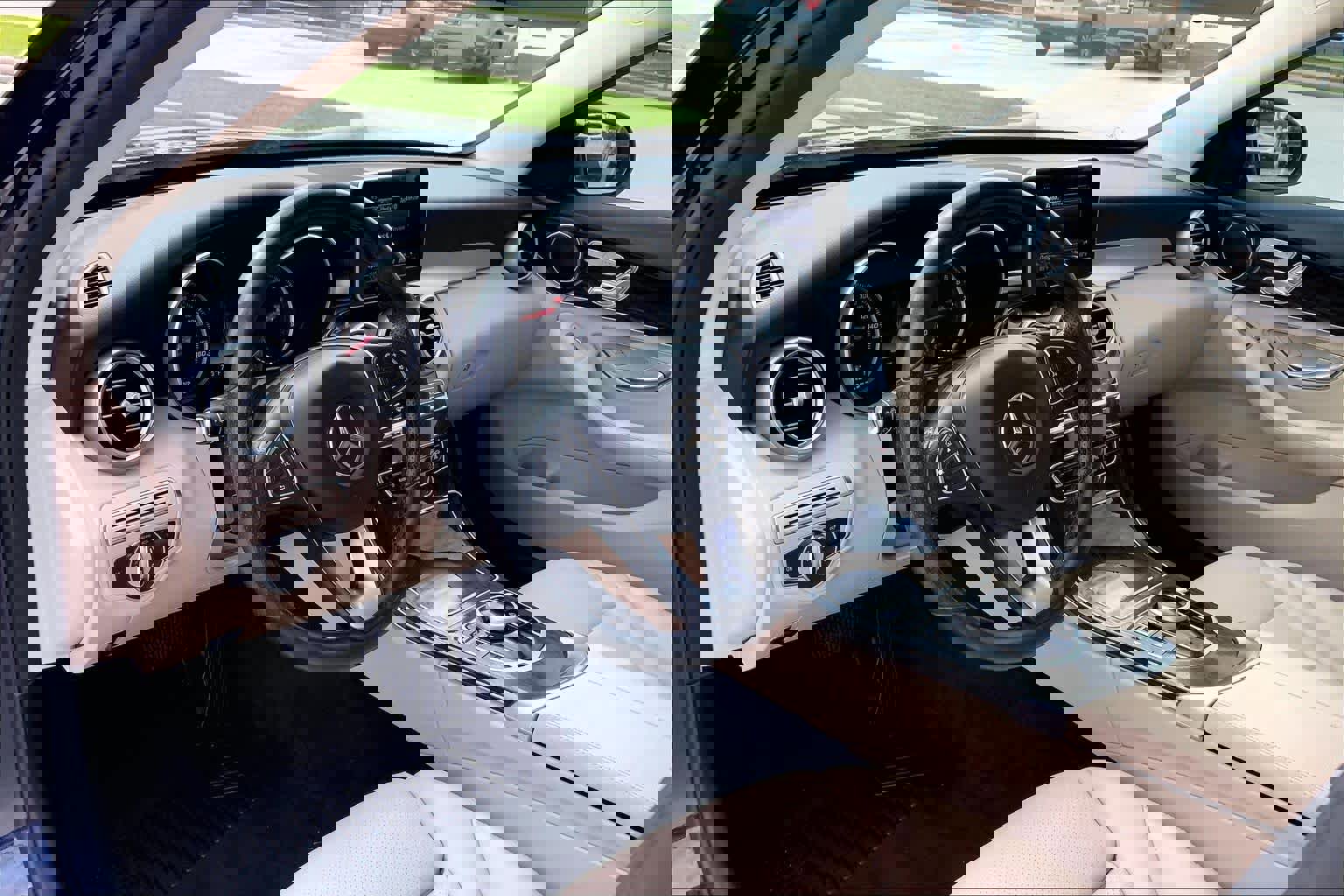 Used 2018 Mercedes-Benz C 300 Sedan image 18