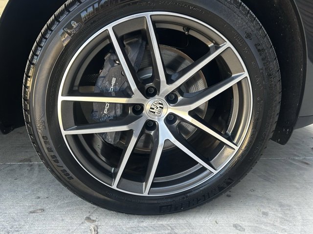 Certified 2025 Porsche Macan image 12