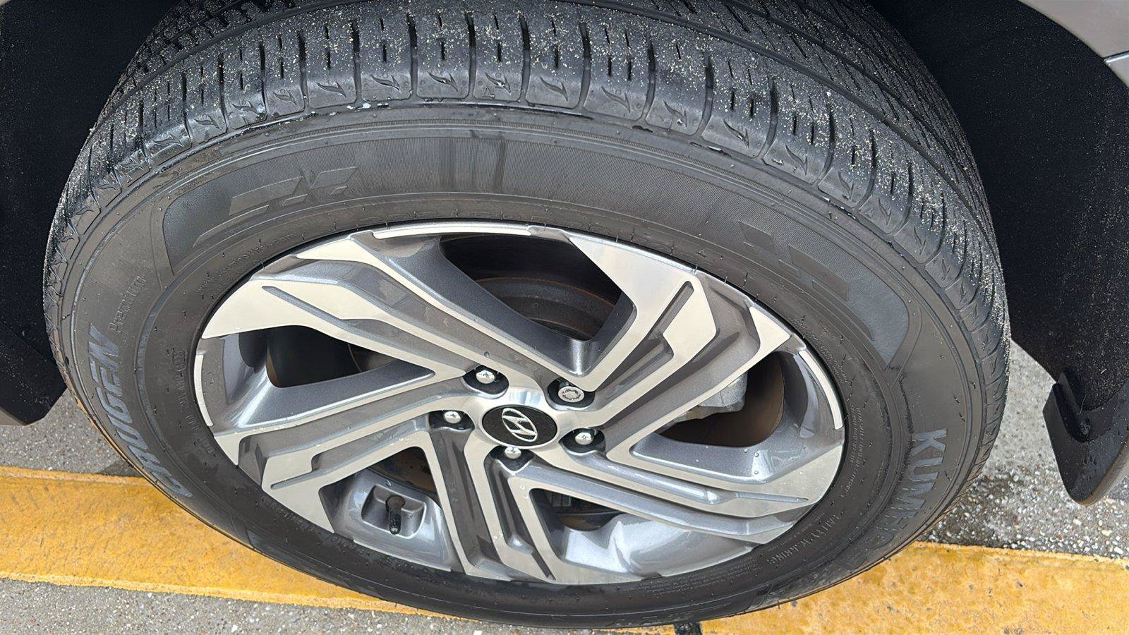 Used 2023 Hyundai Santa Fe SEL w/ Premium Package FWD image 12