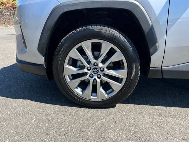 Used 2019 Toyota RAV4 LE w/ All Weather Liner Package AWD/4WD image 27