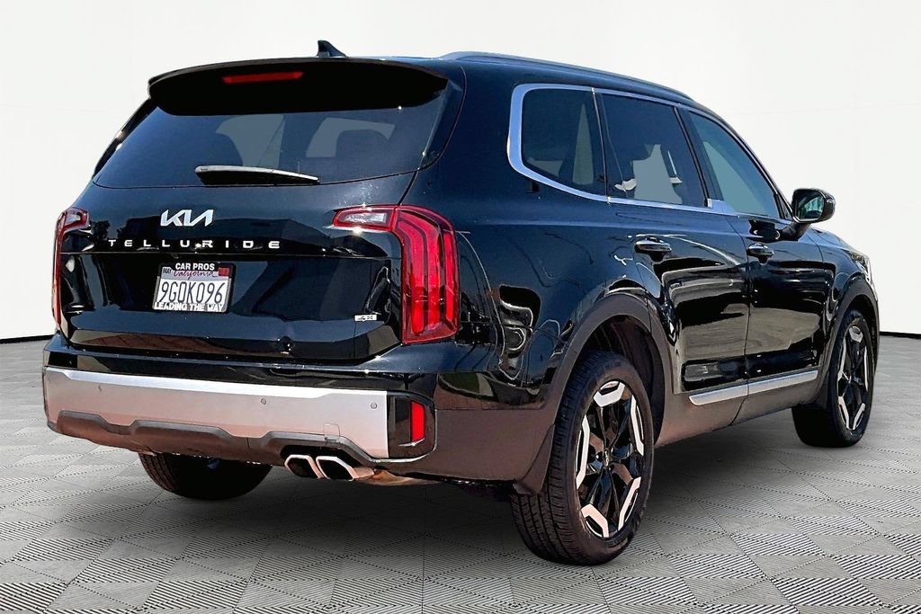 Used 2023 Kia Telluride S AWD/4WD image 3