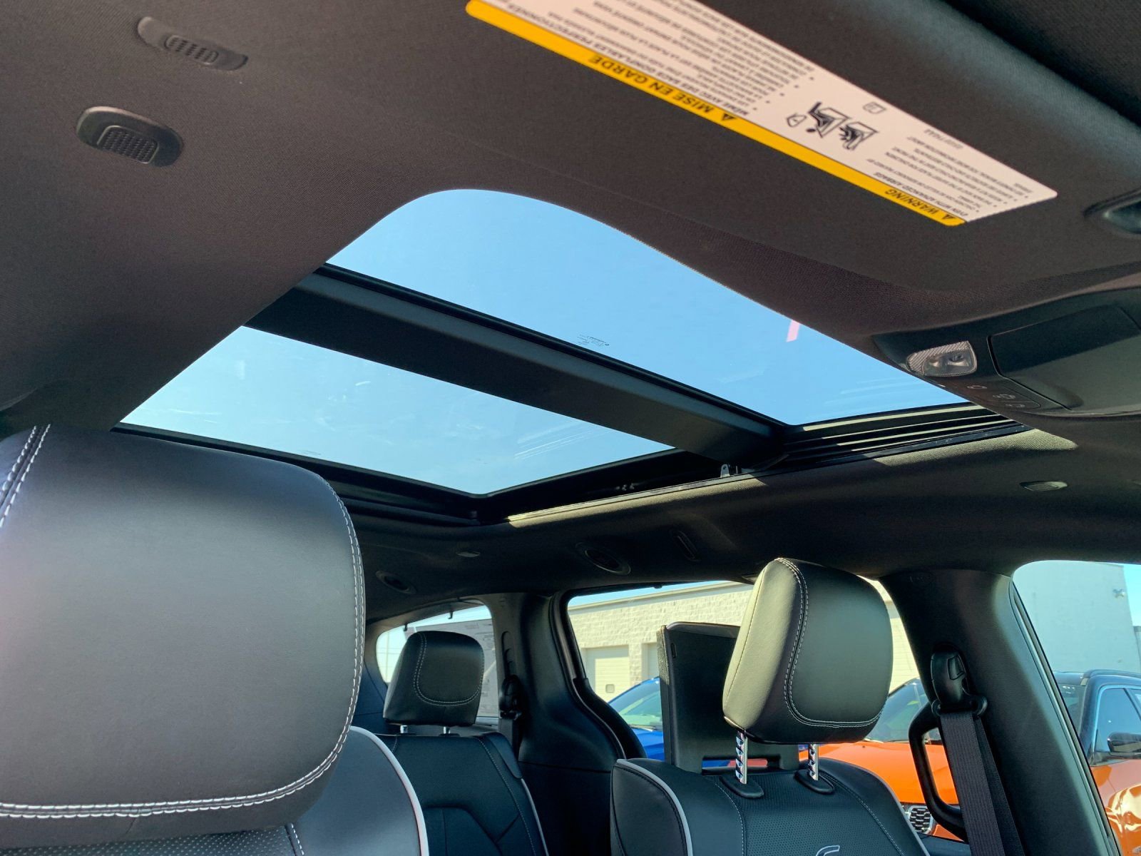 New 2026 Chrysler Pacifica Limited w/ Uconnect Theater Family Group image 21