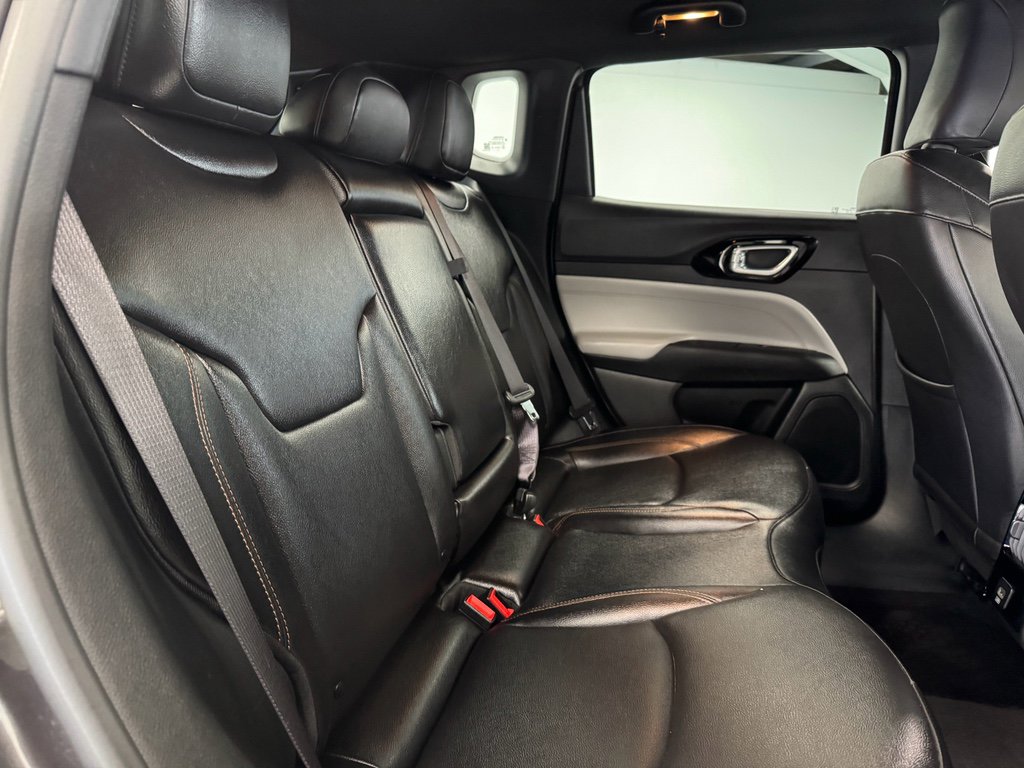 Used 2024 Jeep Compass Limited image 30