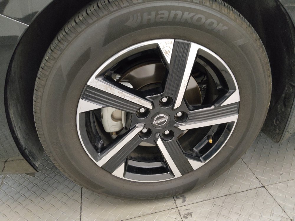 Used 2025 Nissan Sentra SV FWD image 31
