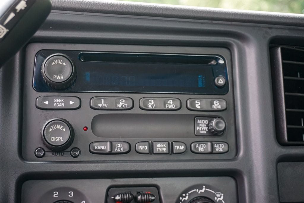 Used 2004 Chevrolet Silverado 2500 LS AWD/4WD image 44